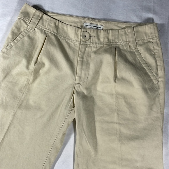 Banana Republic womens pale yellow ribbed pleated Bermuda 12" shorts - size 4 - Picture 1 of 10